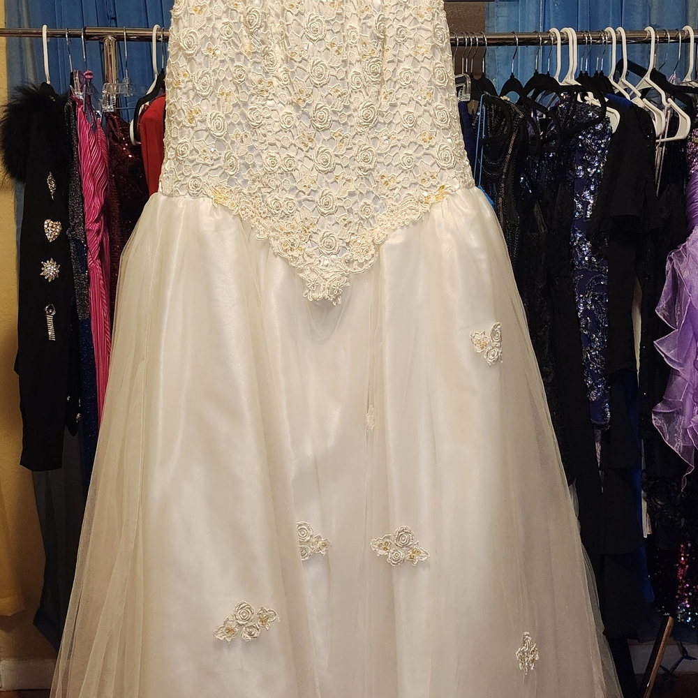 Ivory Floral Lace Wedding Gown